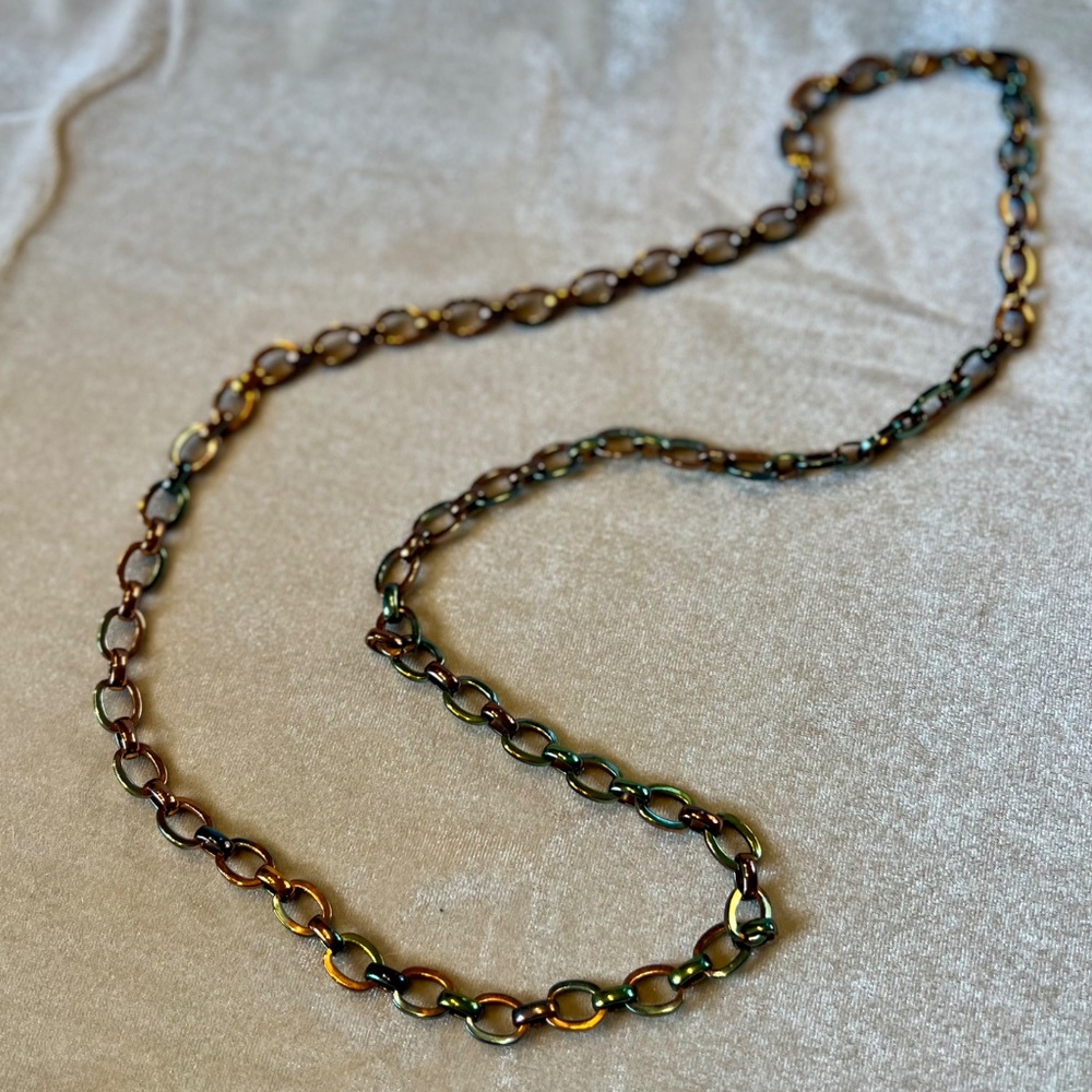 Bold neck chain